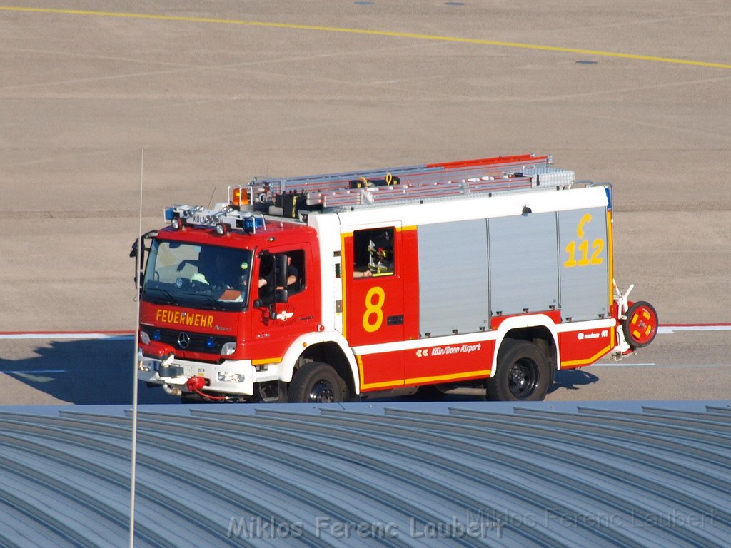 Lufthansa Airbus A 380 zu Besuch Flughafen Koeln Bonn P104.JPG